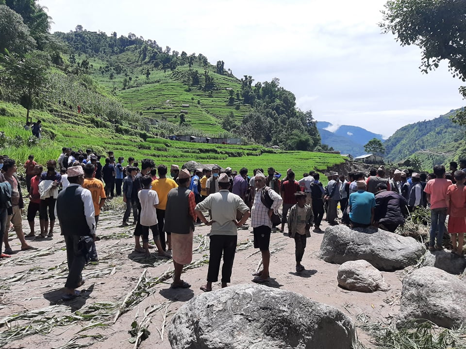 शोकमा रामारोशन ,बाढीमा मिसिए १७ जनाका कराडौं सपना