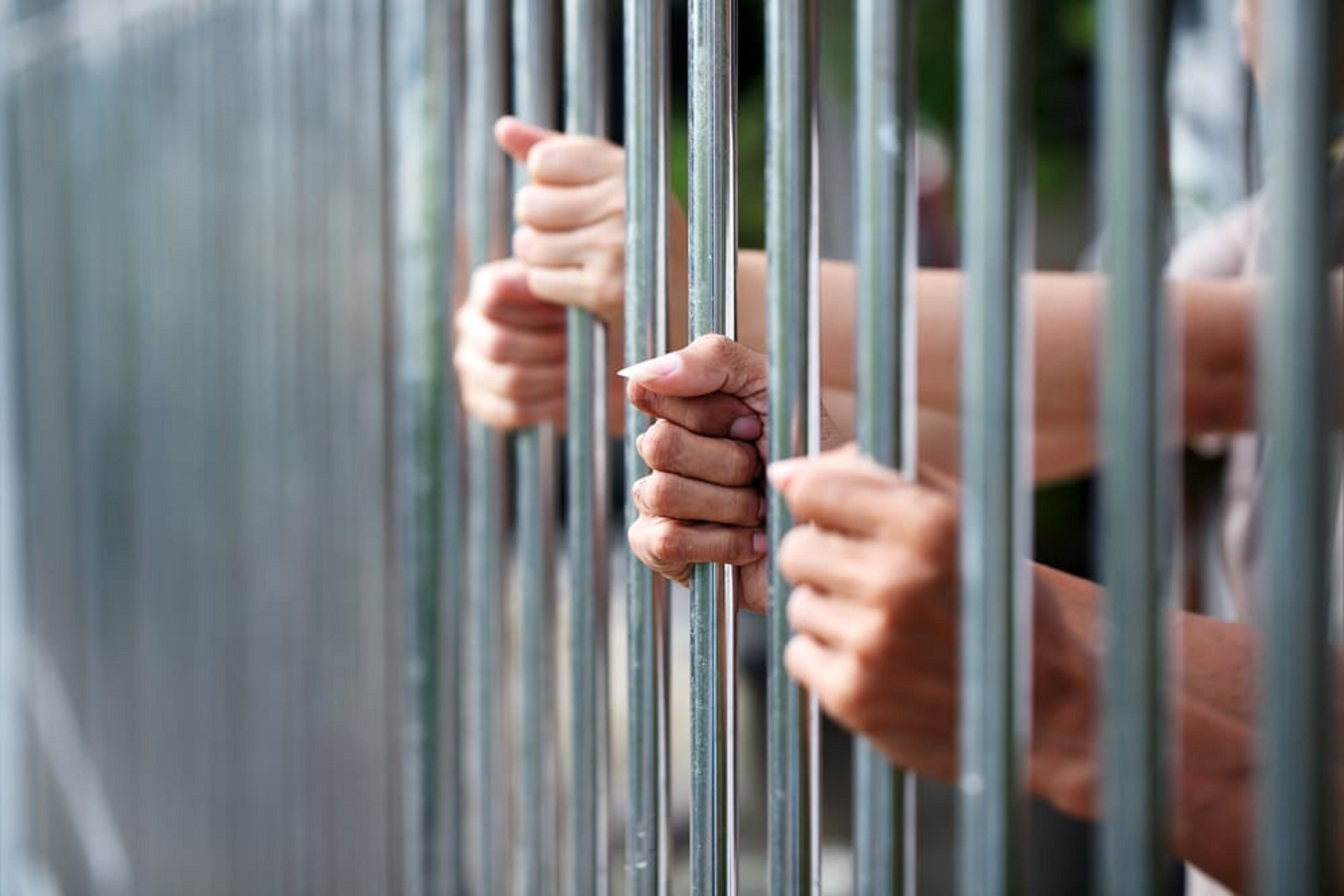 बहराइनका जेलमा कोरोना संक्रमण रोक्न दर्जनौँ कैदी रिहा गरिँदै